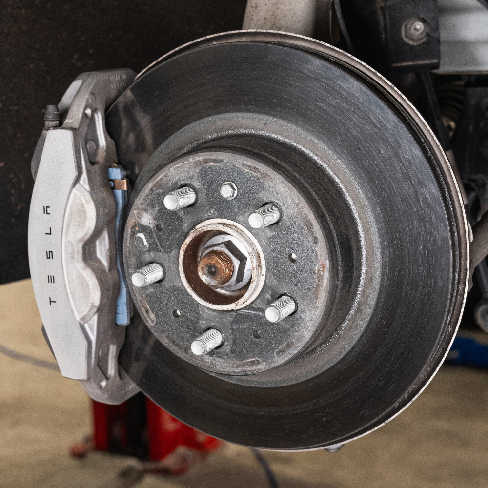 Tesla Bremsenservice – Reinigung & Pflege