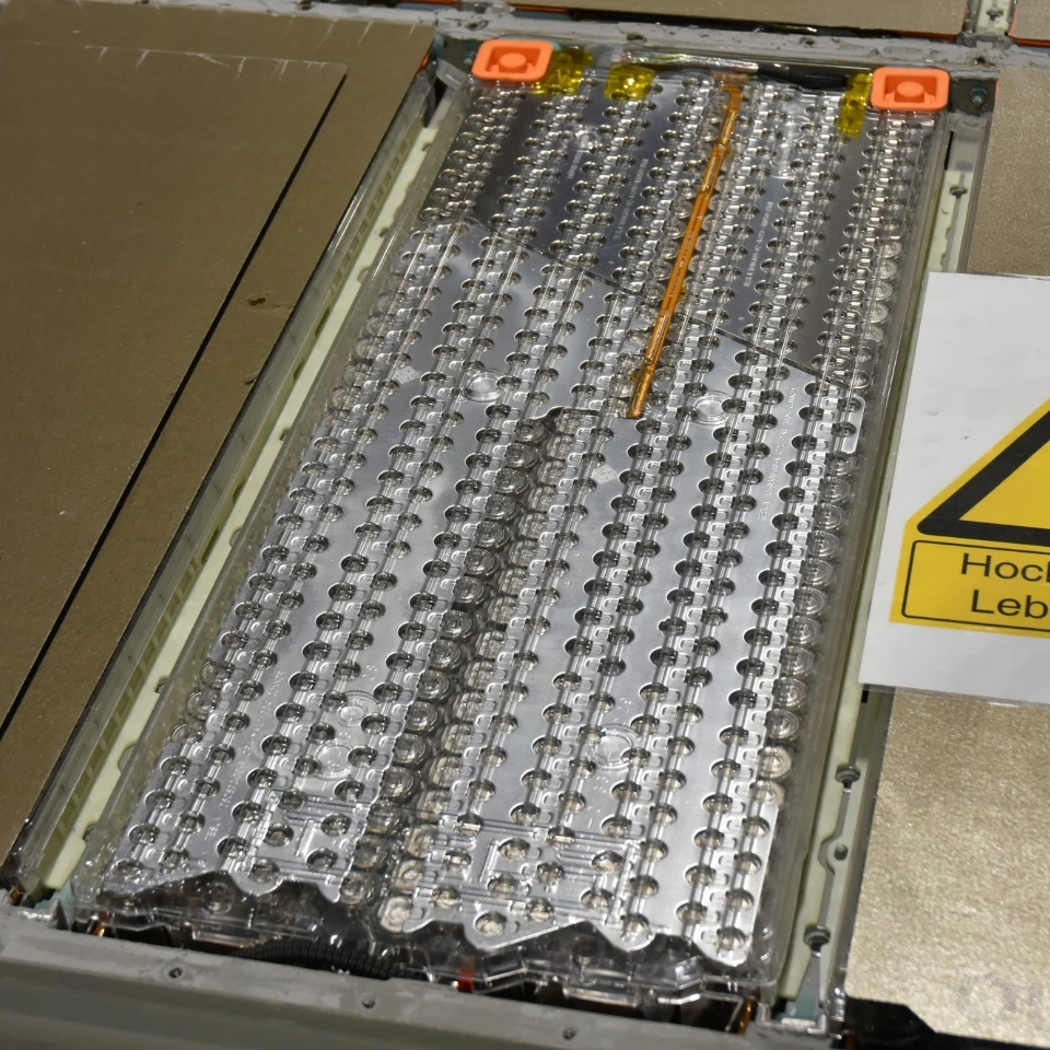 Tesla Batteriemodul Reparatur Bild